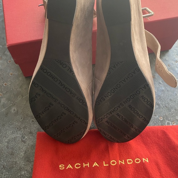 Sasha London Ladies Suede Taupe Shoes 8.5 - Picture 3 of 6